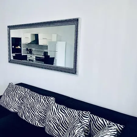 Black & White Style In A Great Location! София