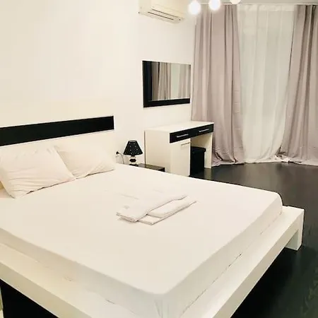 Black & White Style In A Great Location! Sofia
