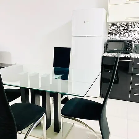 Apartament Black & White Style In A Great Location!